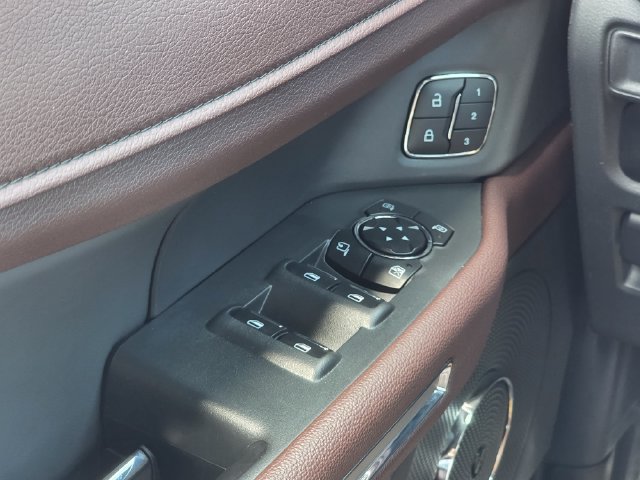 Used 2024 Ford Expedition Limited RWD image 19