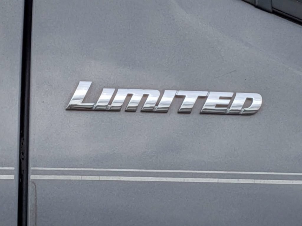 Used 2022 Toyota Tacoma Limited AWD/4WD image 11