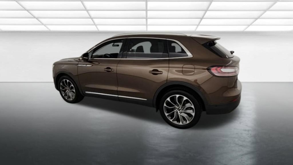 Used 2022 Lincoln Nautilus Reserve w/ Equipment Group 201A image 6
