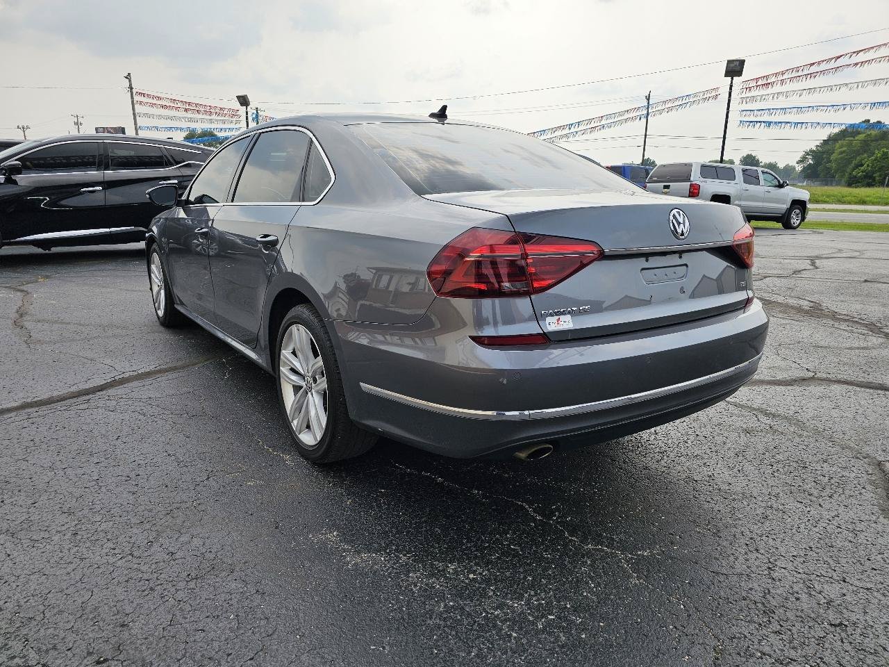 Used 2018 Volkswagen Passat 2.0T SE FWD image 23