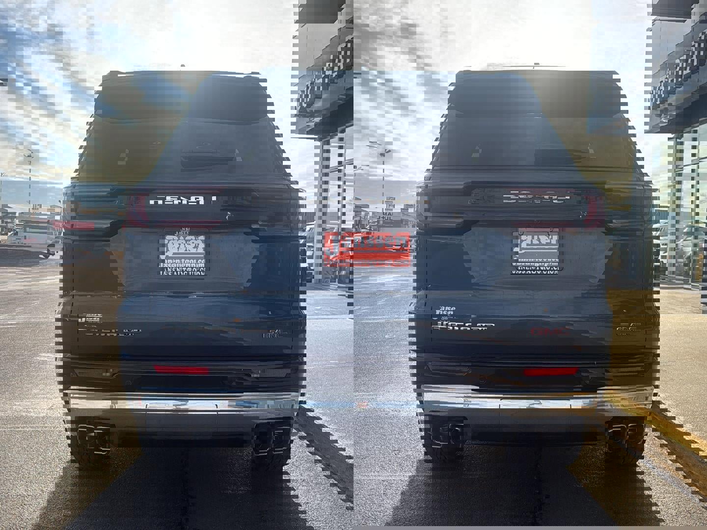 Used 2024 GMC Acadia Denali w/ Super Cruise Package image 3