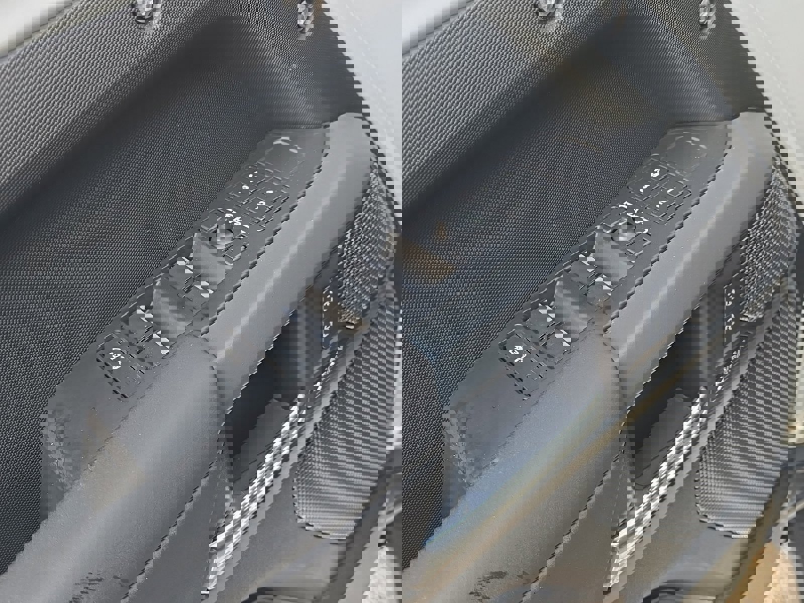 Certified 2024 Land Rover Defender 110 X-Dynamic SE image 10