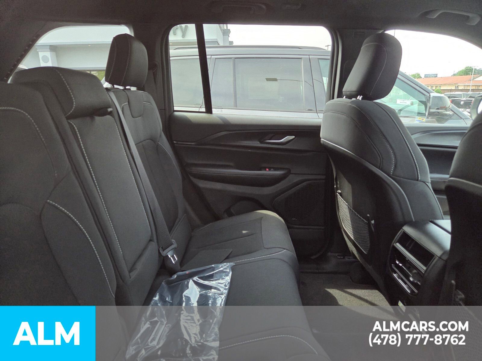 Used 2025 Jeep Grand Cherokee Laredo X w/ Luxury Tech Group I image 17