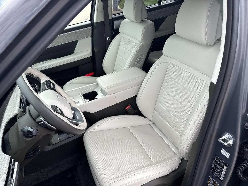 Used 2025 Hyundai Santa Fe Calligraphy AWD/4WD image 25