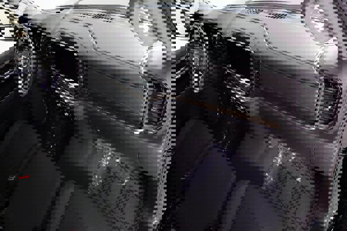 Used 2024 GMC Sierra 3500 SLE w/ SLE Value Package image 29