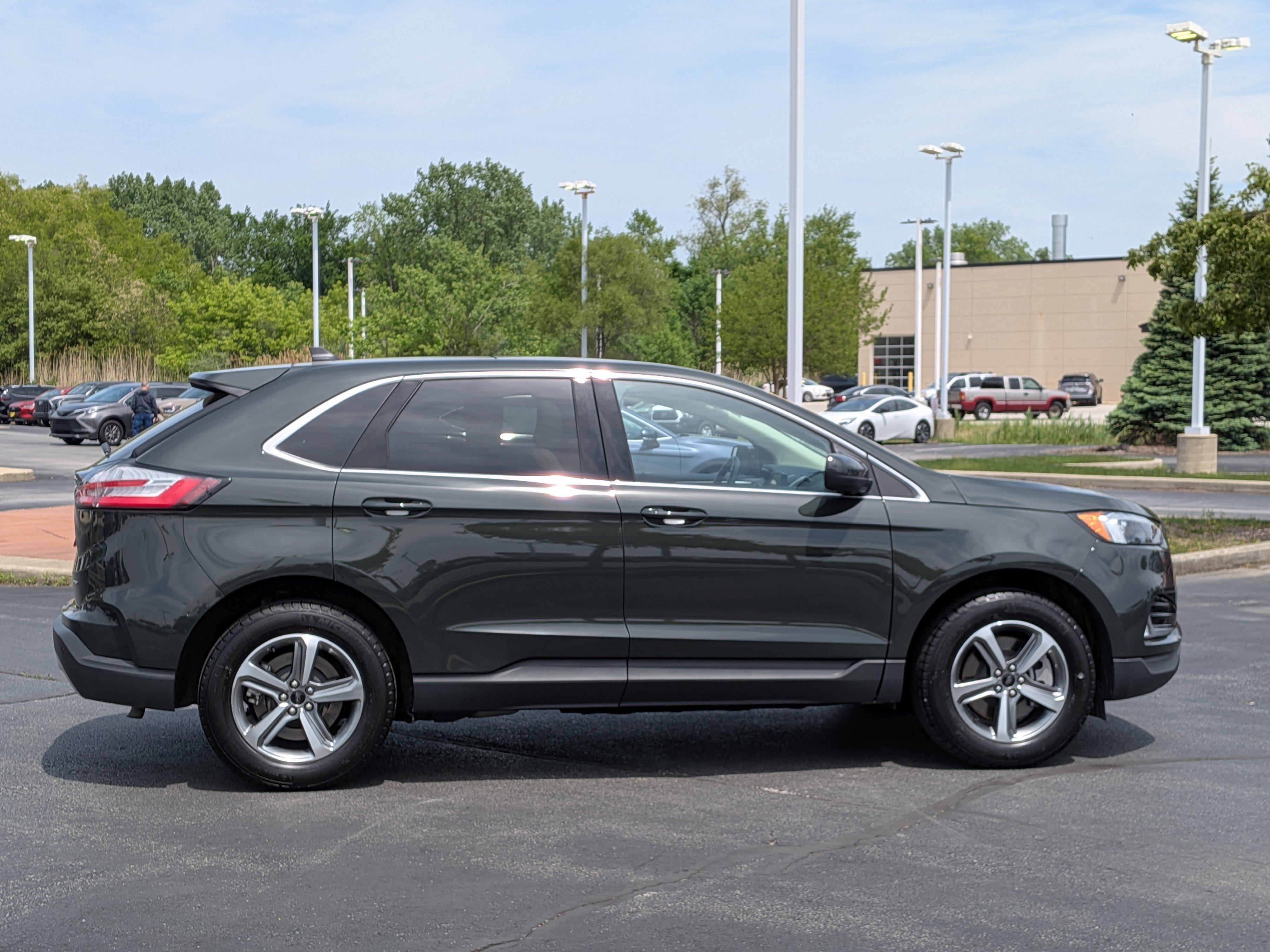 Used 2024 Ford Edge SEL w/ Convenience Package AWD/4WD image 9