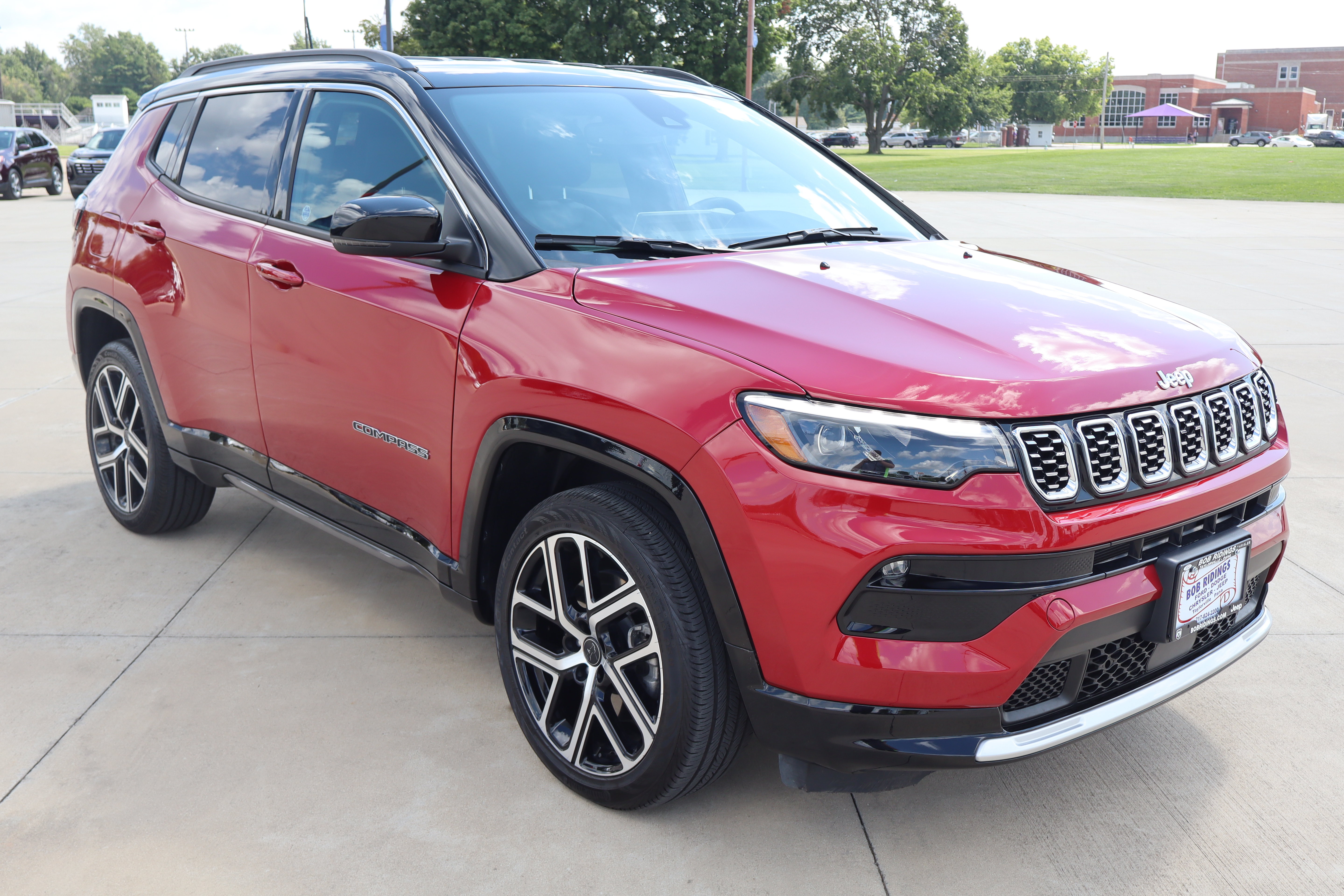 Used 2025 Jeep Compass Limited w/ Elite Group AWD/4WD image 3