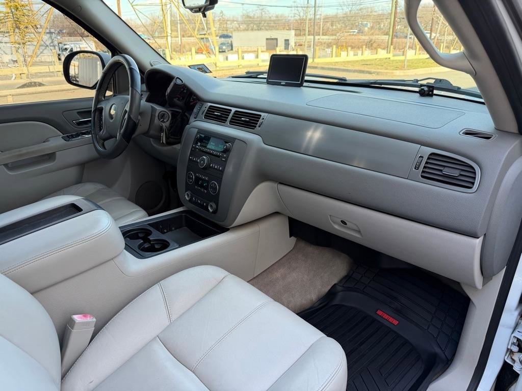 Used 2010 Chevrolet Avalanche LT w/ Suspension Package, Off-Road AWD/4WD image 20