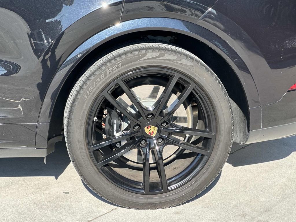 Used 2021 Porsche Cayenne Turbo image 8