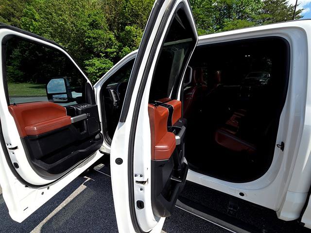 Used 2019 Ford F250 Platinum w/ Platinum Ultimate Package AWD/4WD image 3