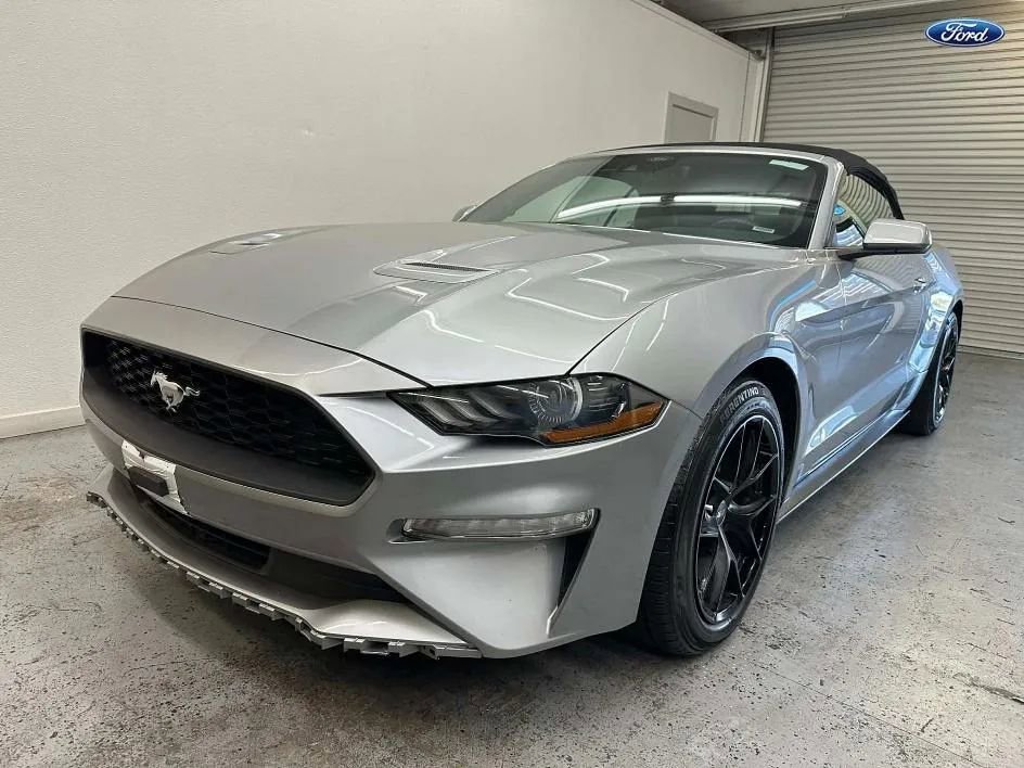 Used 2022 Ford Mustang Premium RWD image 3