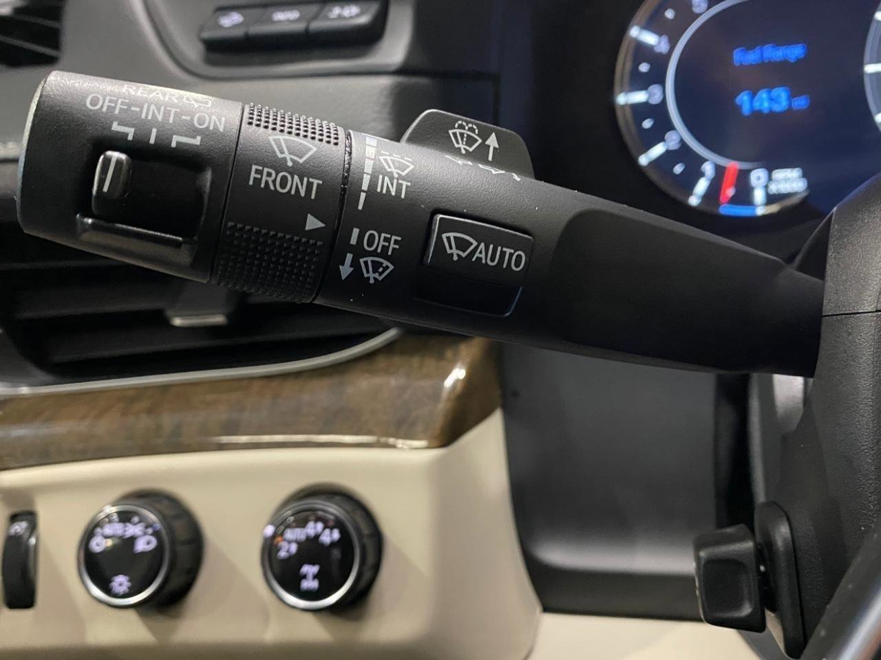 Used 2020 Cadillac Escalade Premium Luxury image 22