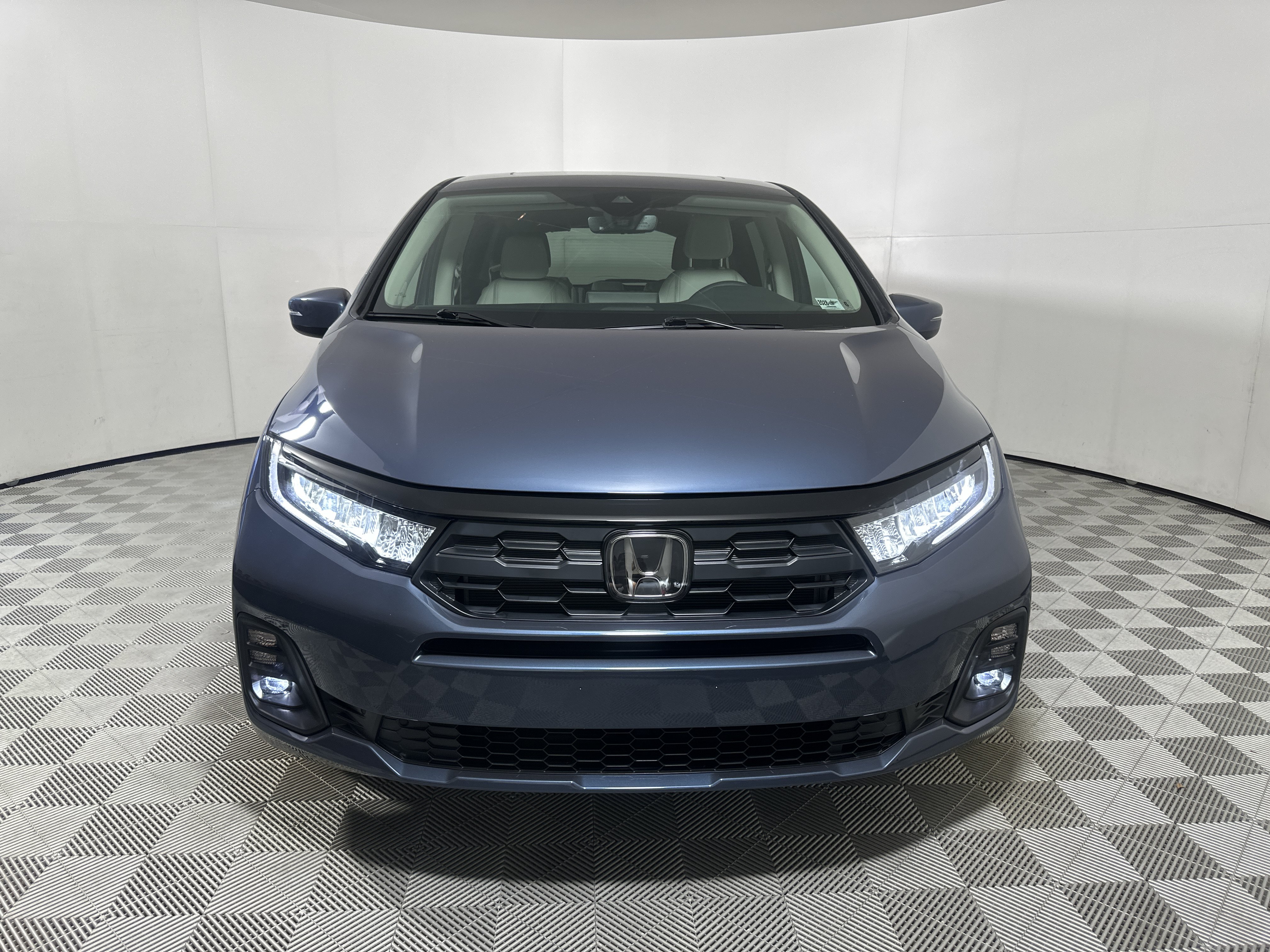 Used 2025 Honda Odyssey EX-L image 2