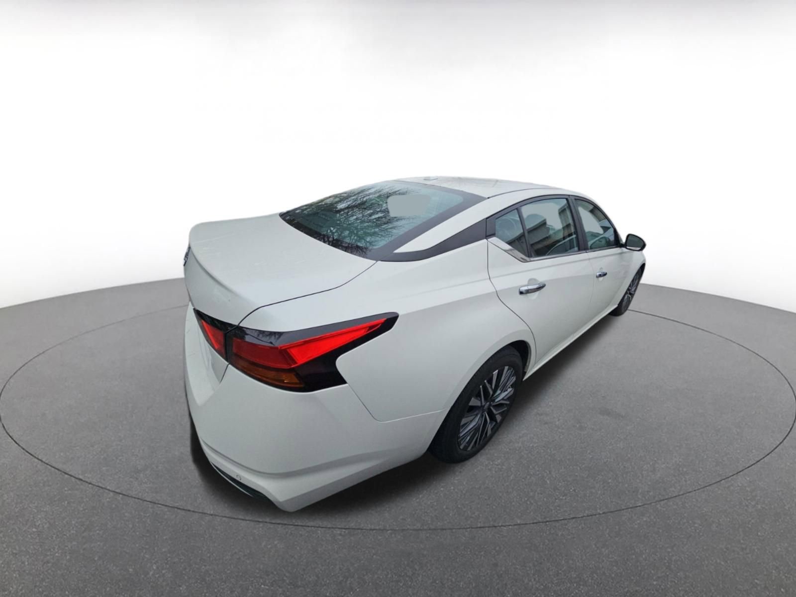 Used 2025 Nissan Altima 2.5 SV image 7