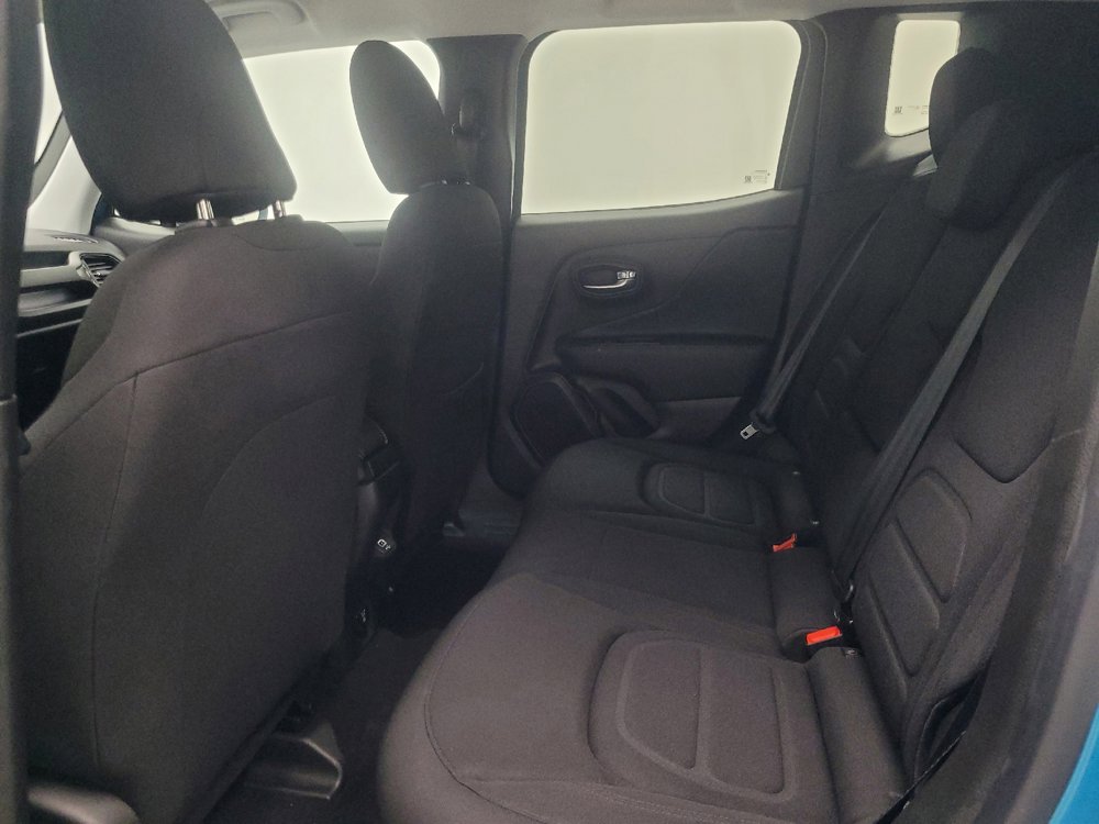 Used 2022 Jeep Renegade Latitude w/ Convenience Group AWD/4WD image 18