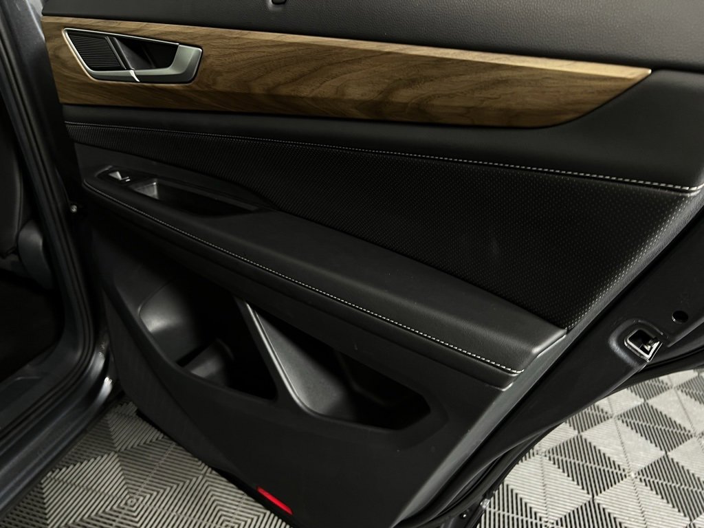 Used 2025 Volkswagen Atlas SE image 32