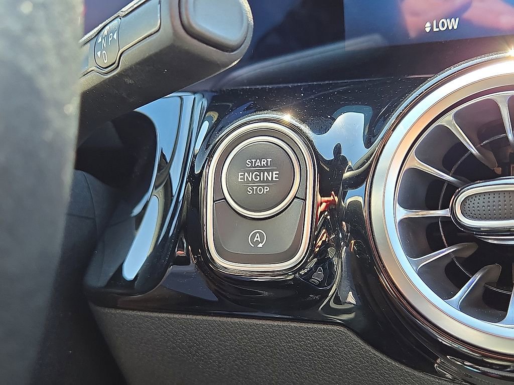 Used 2025 Mercedes-Benz GLA 250 4MATIC image 30