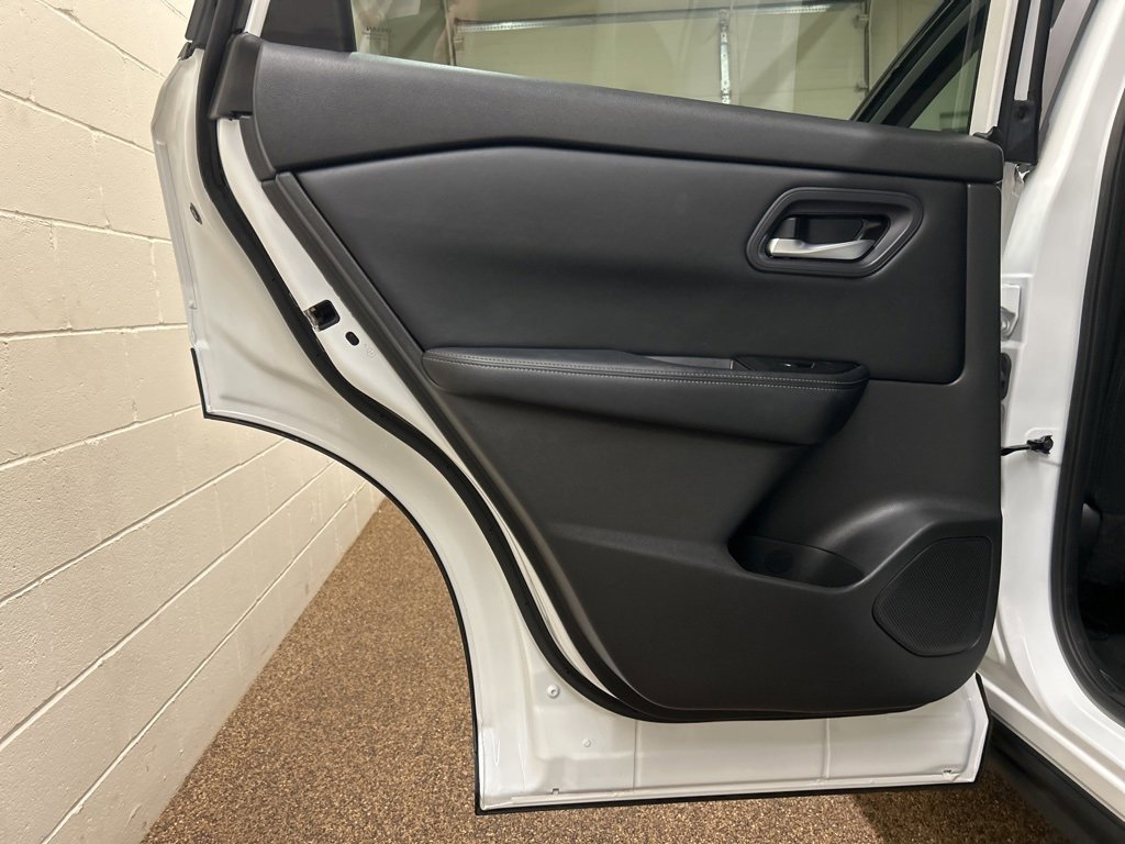 Used 2024 Nissan Rogue SV image 14
