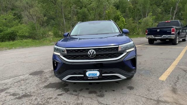 Used 2023 Volkswagen Taos SE AWD/4WD image 3