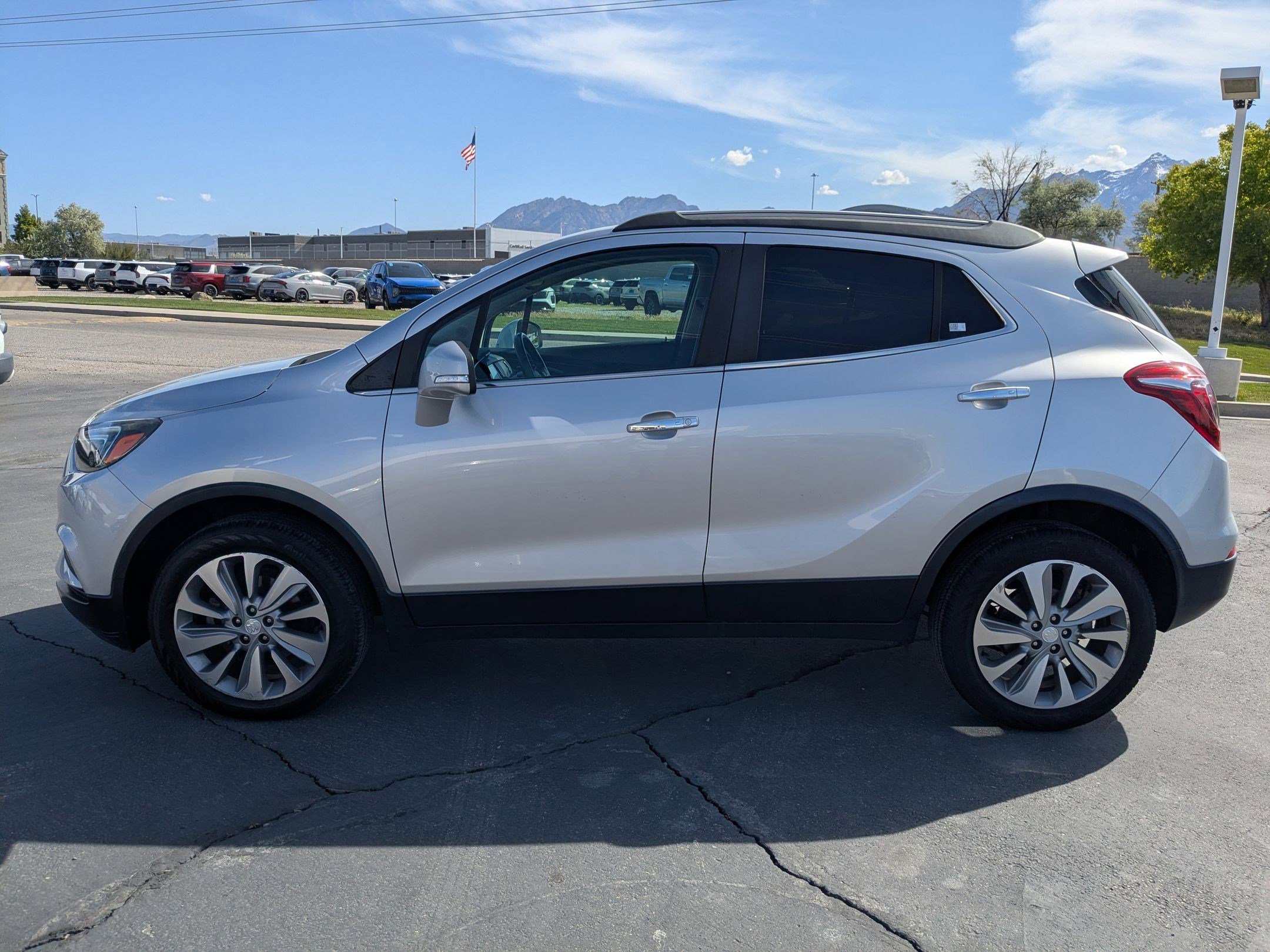 Used 2018 Buick Encore Preferred AWD/4WD image 2