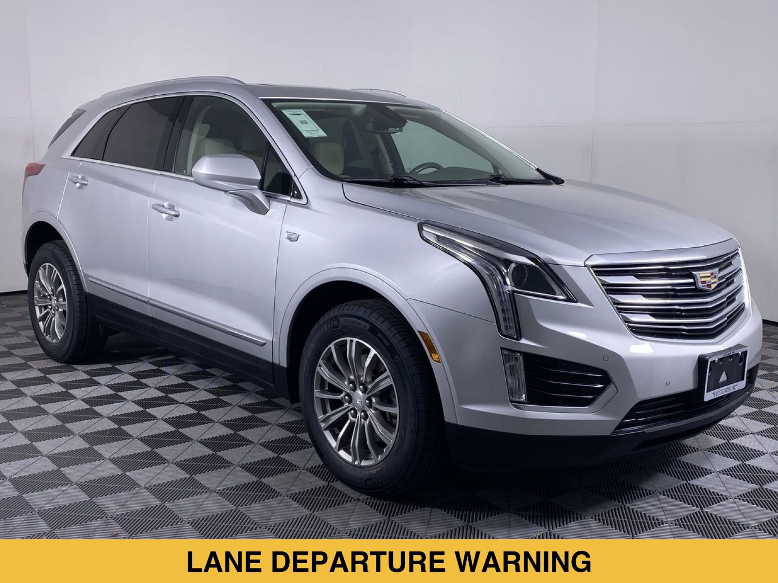 Certified 2017 Cadillac XT5 Luxury w/ Driver Awareness Package FWD image 40