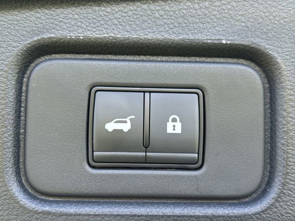 Used 2025 Nissan Pathfinder SL w/ SL Premium Package image 18