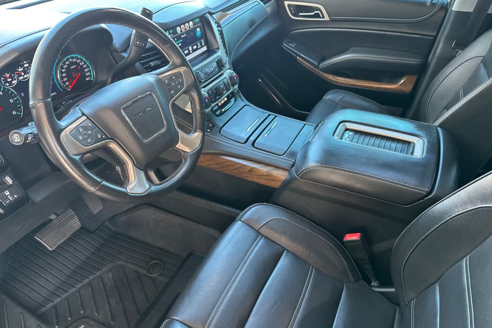 Used 2020 GMC Yukon Denali w/ Denali Premium Package AWD/4WD image 11