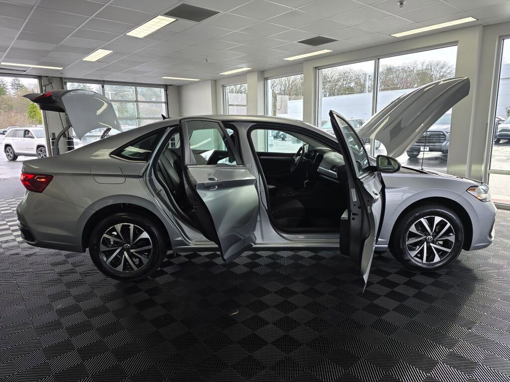 Used 2024 Volkswagen Jetta S image 18