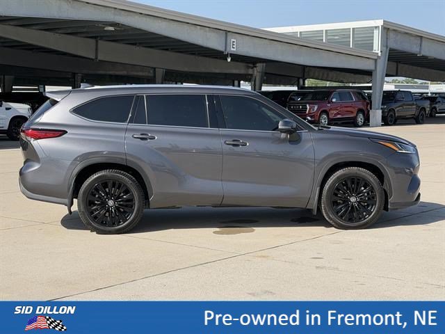 Used 2022 Toyota Highlander Platinum AWD/4WD image 3