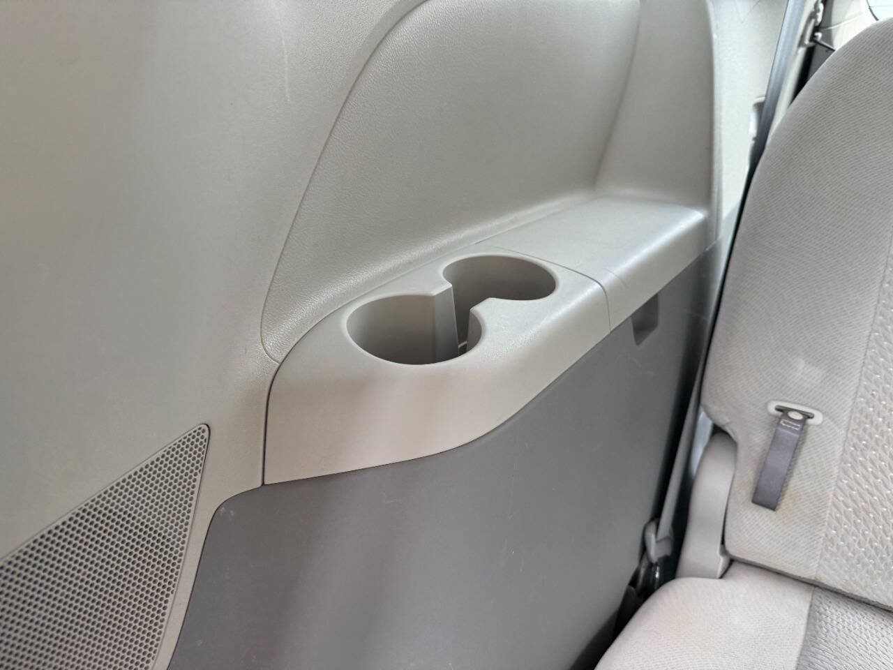 Used 2011 Toyota Sienna LE FWD image 27