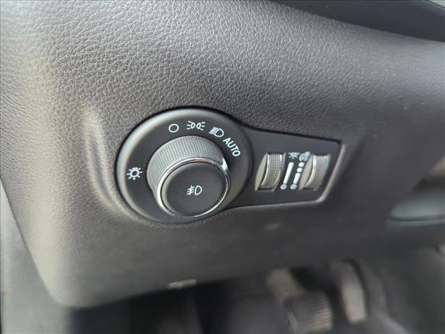 Used 2023 Jeep Compass Latitude AWD/4WD image 30