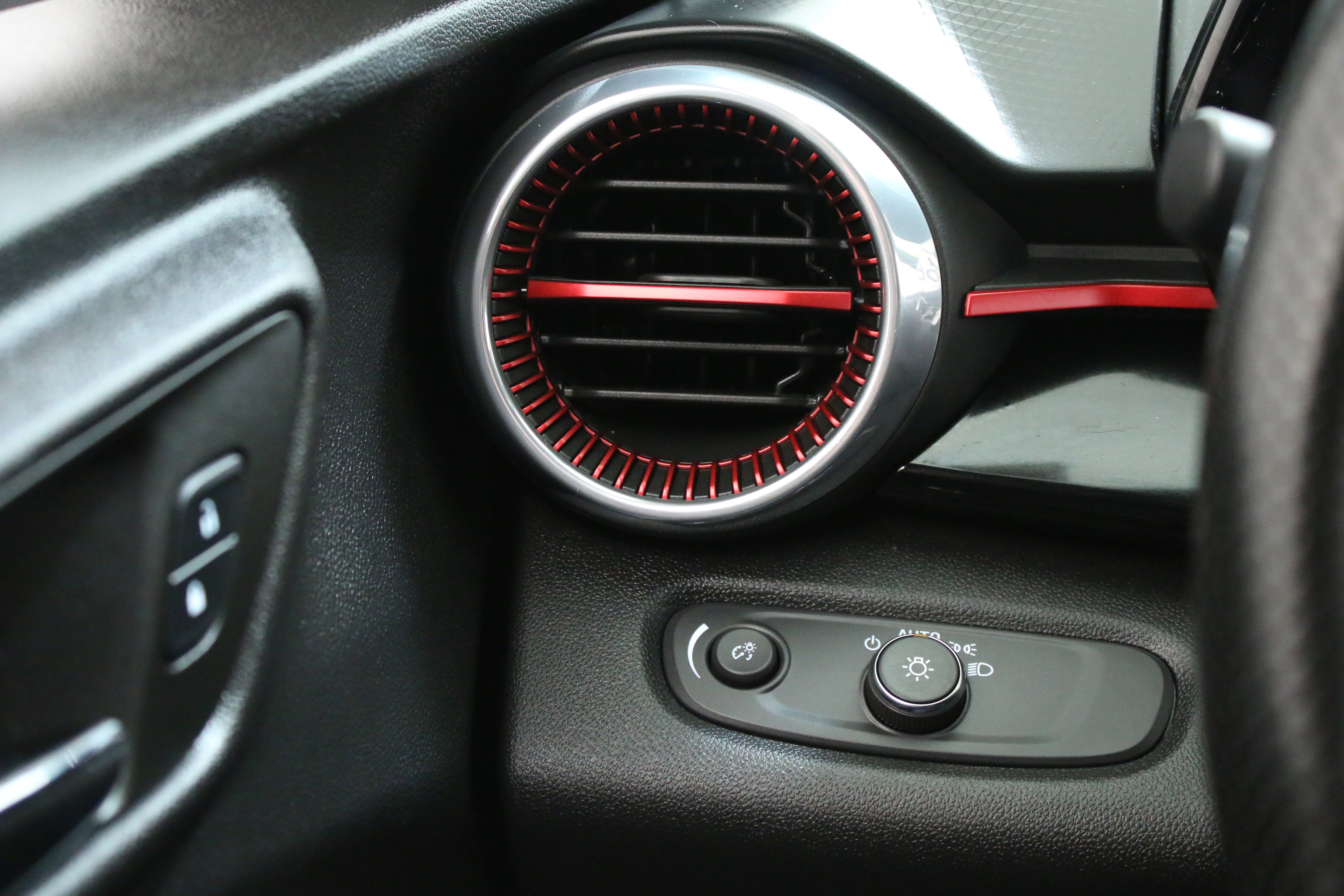 Used 2024 Chevrolet Trax RS w/ Driver Confidence Package image 18