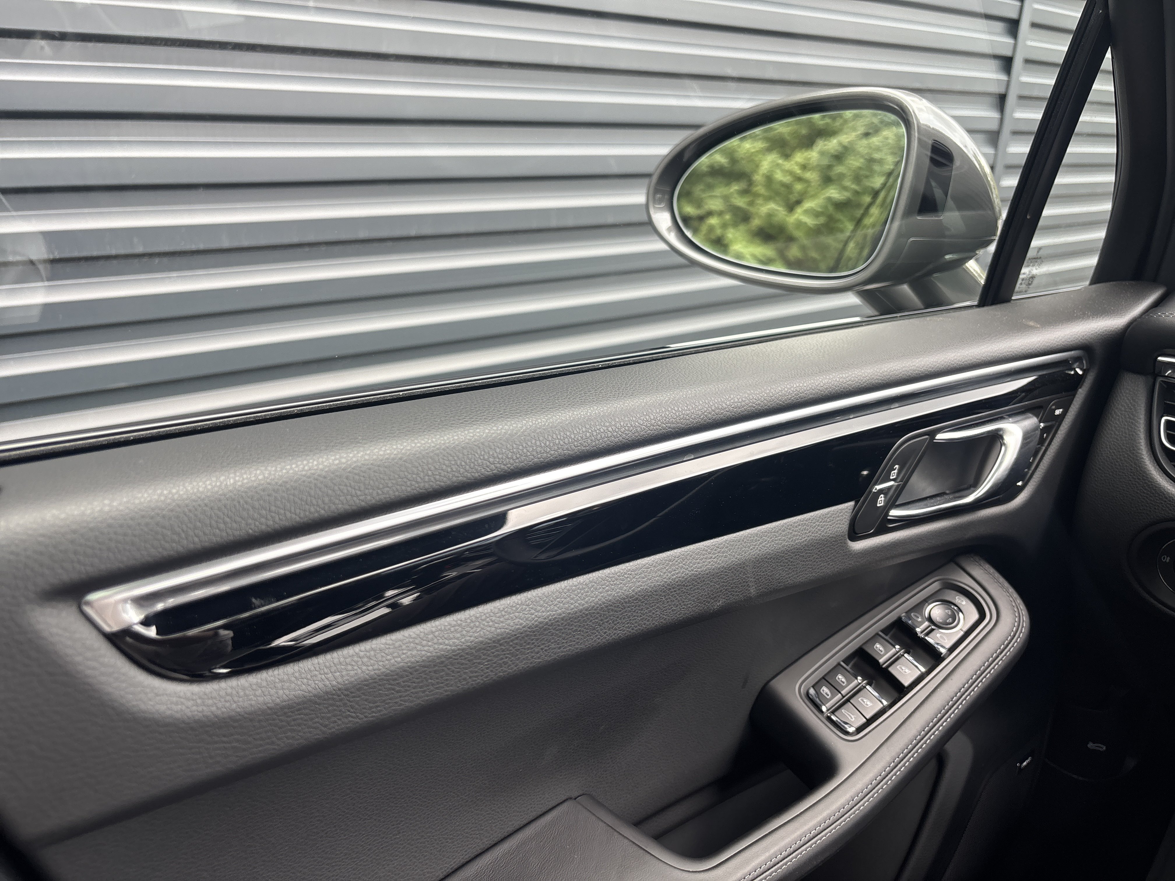 New 2026 Porsche Macan Turbo AWD/4WD image 25