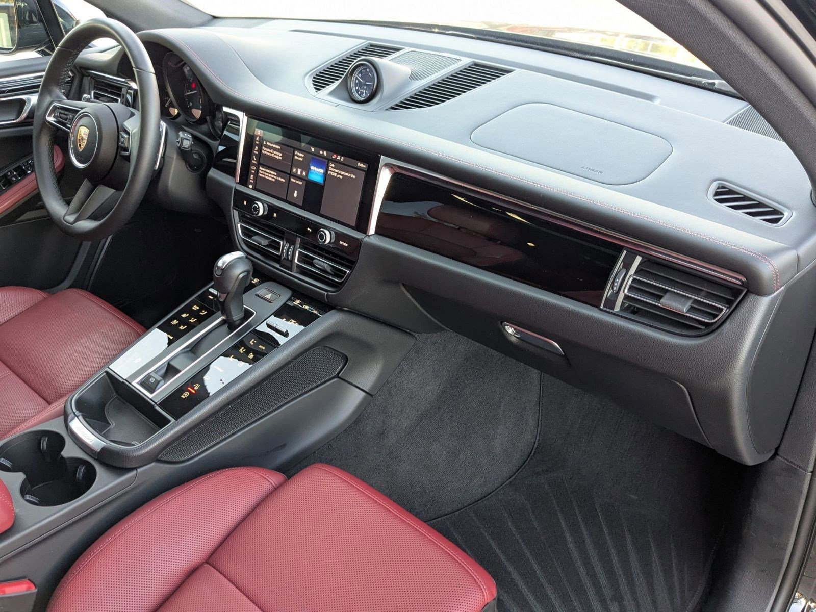 Used 2025 Porsche Macan image 26