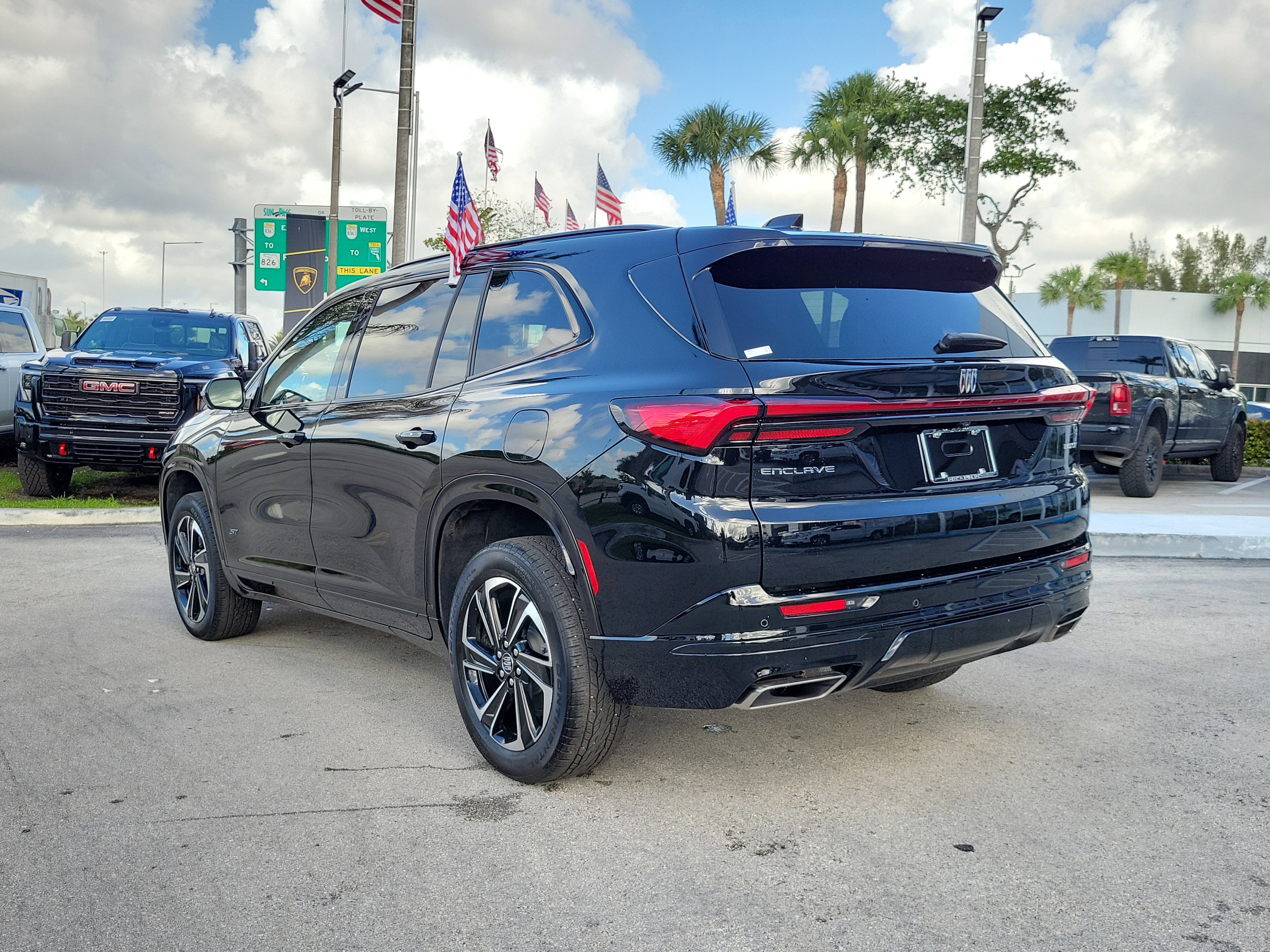 Used 2025 Buick Enclave Sport Touring w/ Power Package image 7