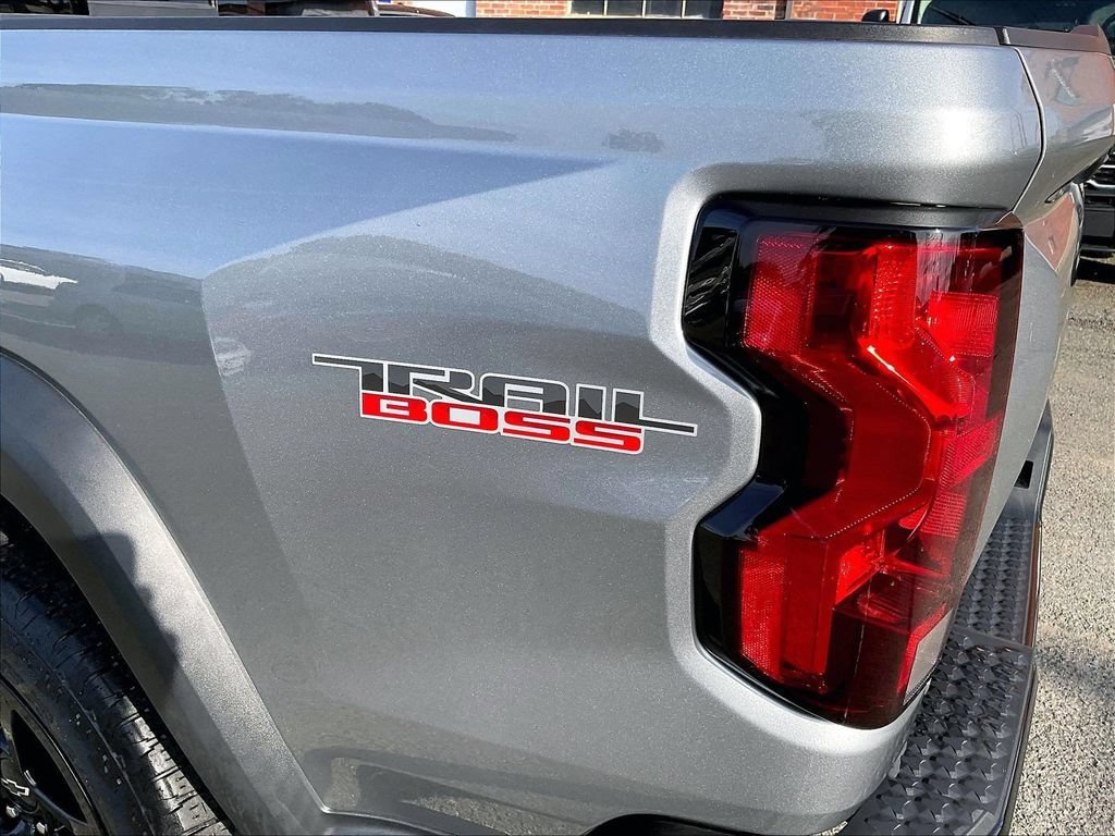 Used 2023 Chevrolet Colorado Trail Boss AWD/4WD image 27