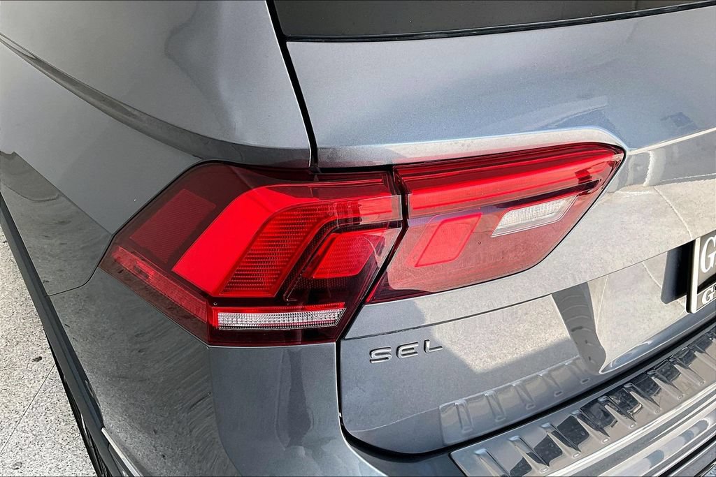 Used 2022 Volkswagen Tiguan SEL R-Line AWD/4WD image 40