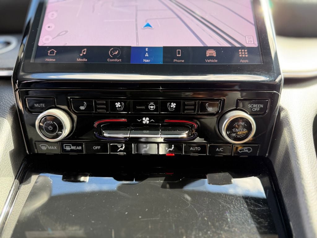 Used 2023 Jeep Grand Cherokee Overland w/ Luxury Tech Group IV AWD/4WD image 19