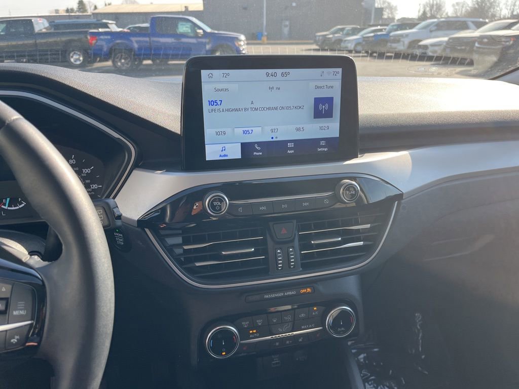 Used 2022 Ford Escape SE w/ SE Sport Appearance Package image 17