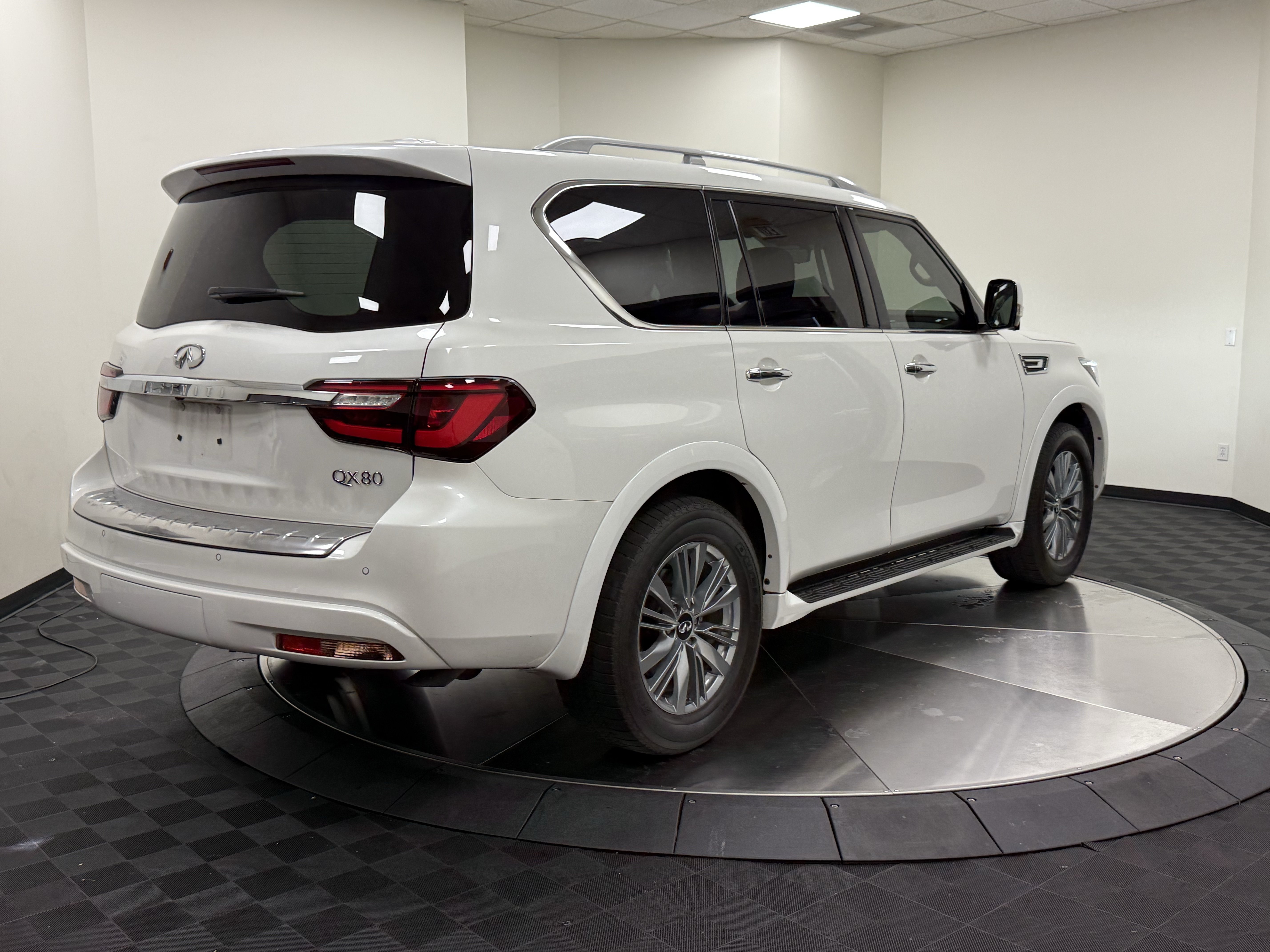 Certified 2023 INFINITI QX80 Luxe w/ Cargo Package RWD image 7