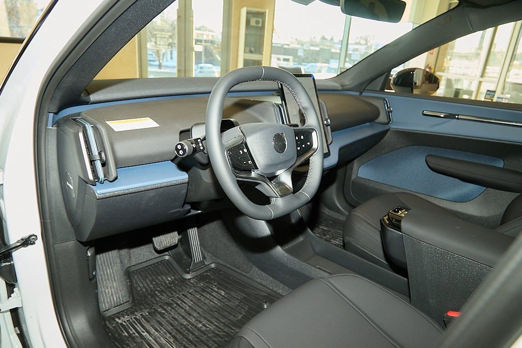 New 2026 Volvo EX30 Plus w/ Climate Package image 9