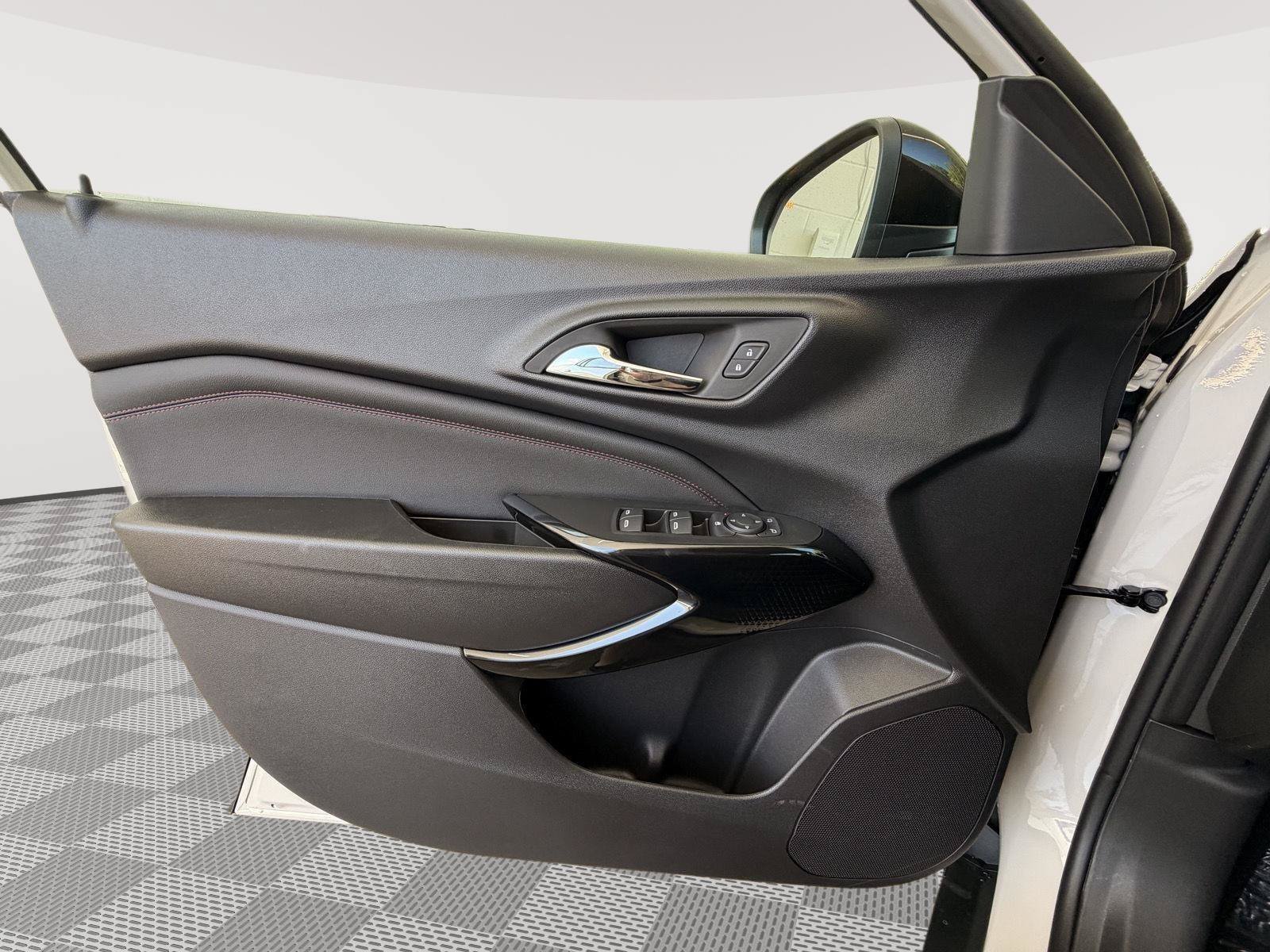 New 2026 Chevrolet Trax RS w/ Sunroof Package FWD image 13