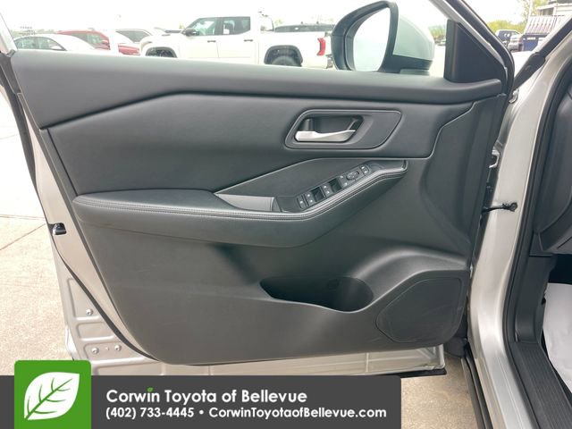 Used 2025 Nissan Rogue SV image 18