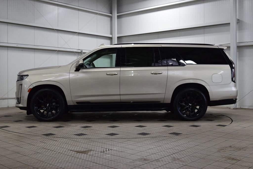 Used 2024 Cadillac Escalade ESV Sport Platinum w/ LPO, ONYX Package AWD/4WD image 4