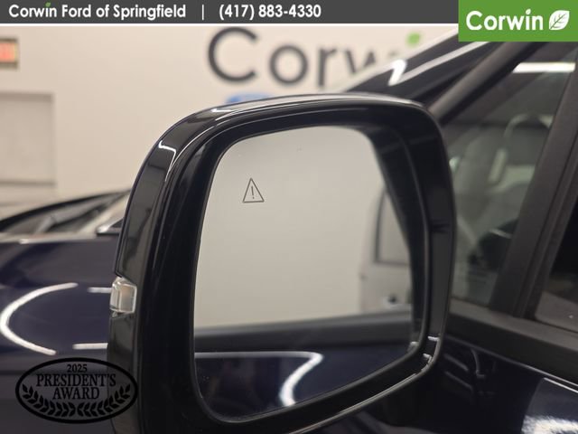 Used 2025 Kia Carnival FWD image 35