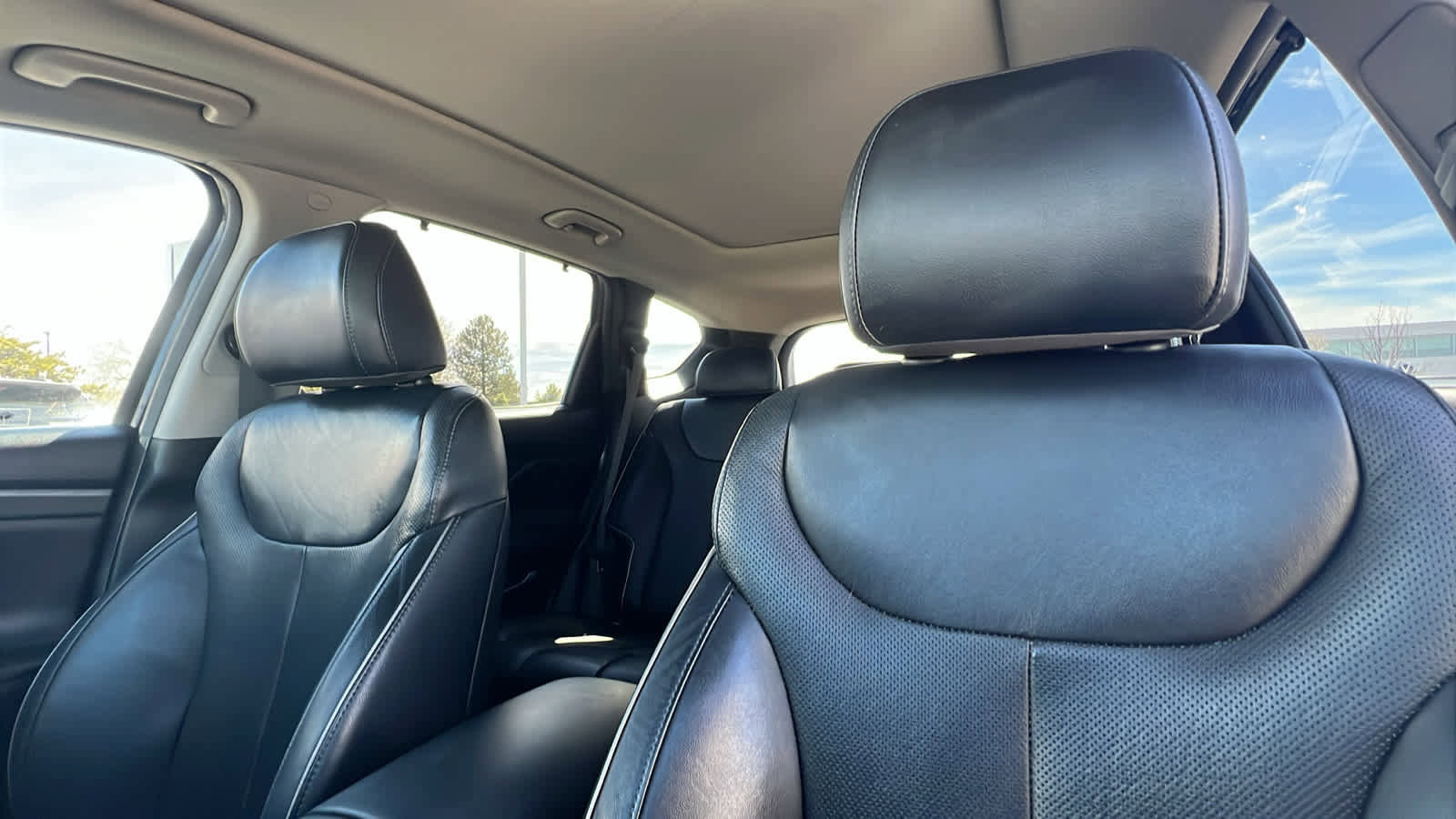 Used 2021 Hyundai Santa Fe SEL w/ Convenience + Premium Package image 11