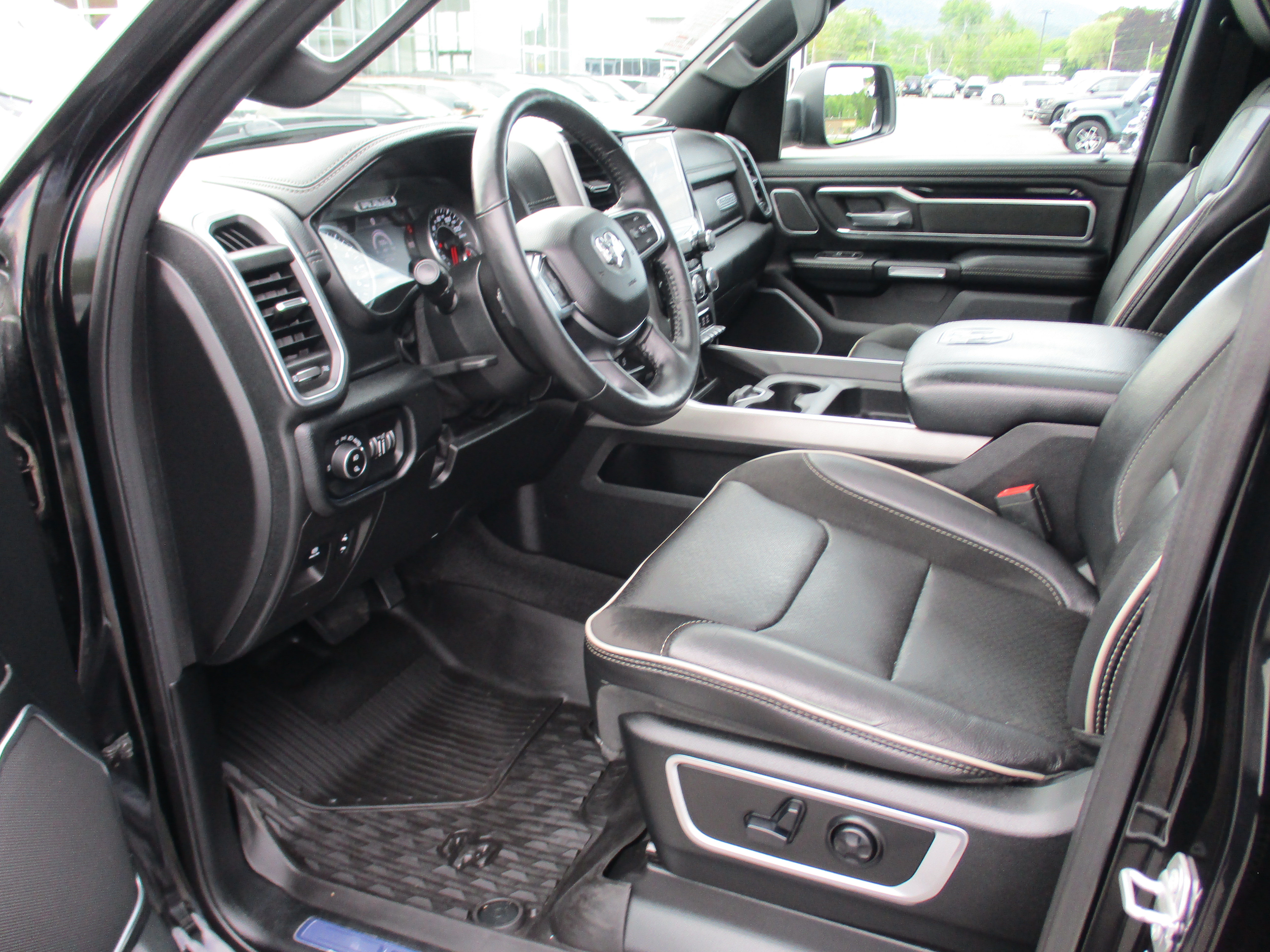 Used 2020 RAM 1500 Laramie AWD/4WD image 12