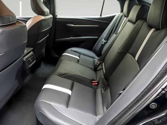 Used 2026 Toyota Camry SE FWD image 10