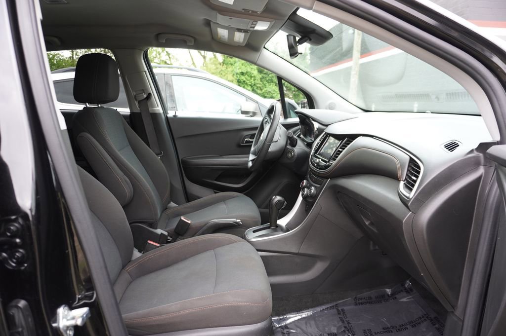 Used 2020 Chevrolet Trax LS w/ Tint and Cruise Package AWD/4WD image 9