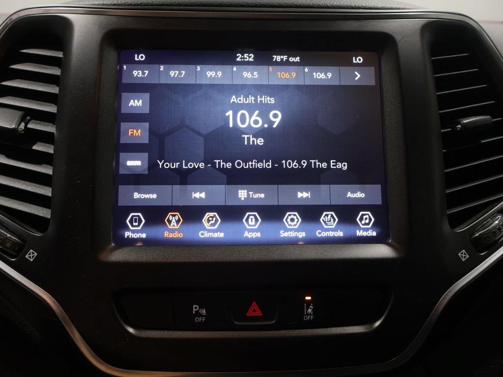 Used 2022 Jeep Cherokee Trailhawk AWD/4WD image 28